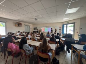 Des élèves infirmiers au Collège